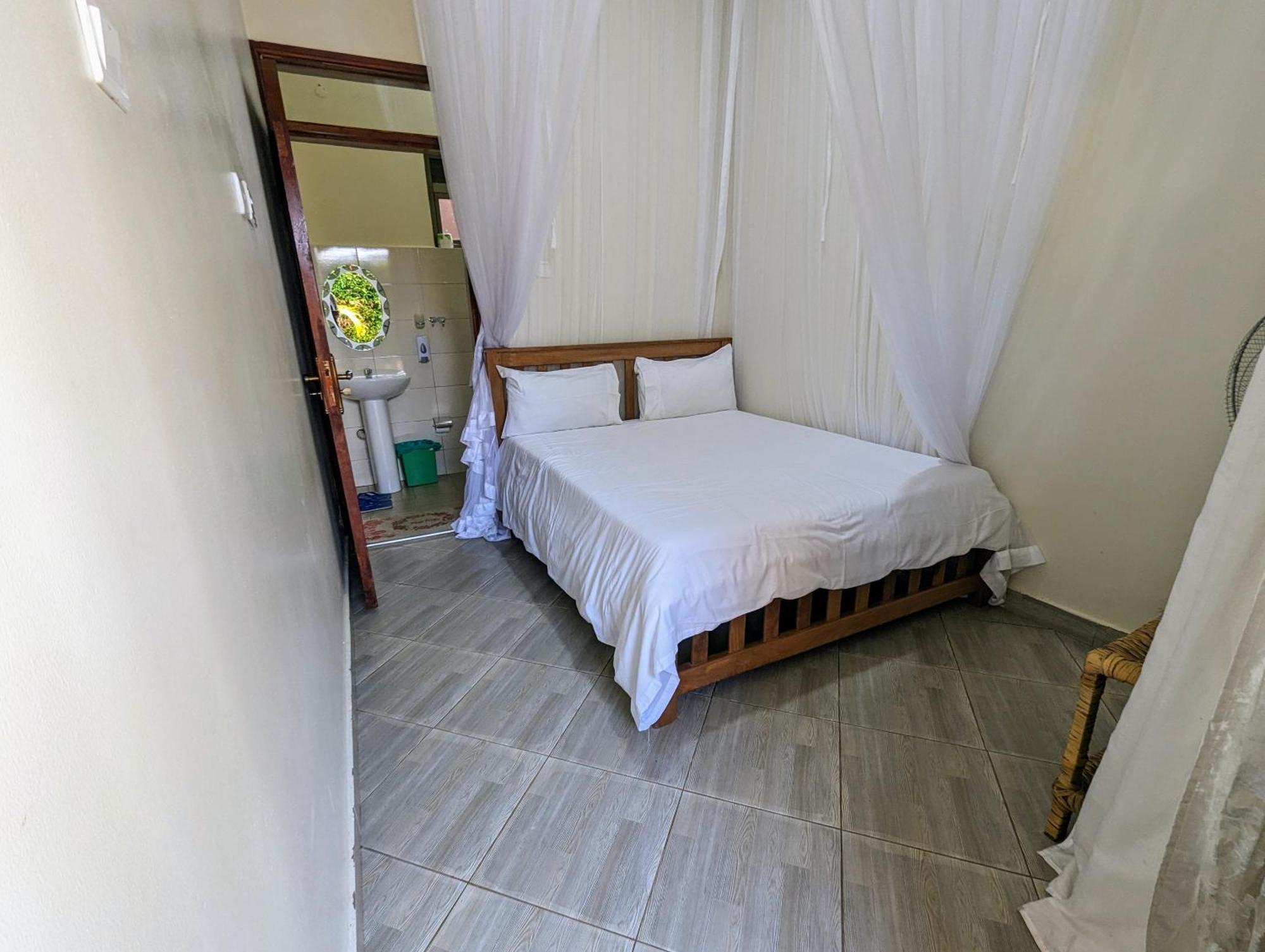 Oslo Gardens Bed & Breakfast Entebbe Zewnętrze zdjęcie